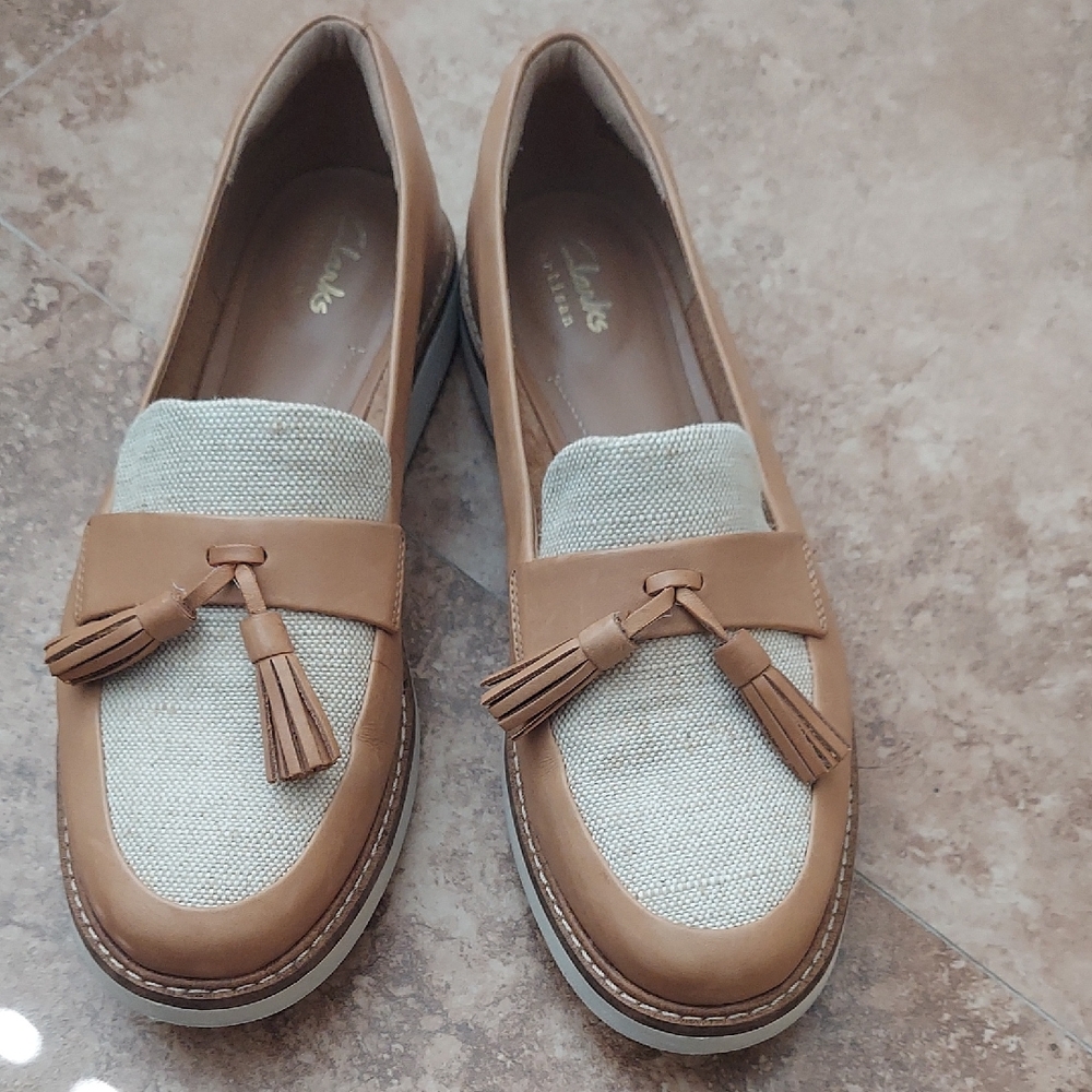 Clarks Women’s Tan Leather and Cream Fabric Tassel Loafers
